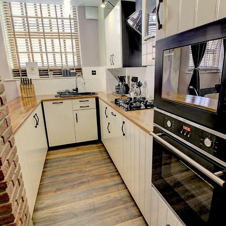 The Old Joiner'S Shop Appartement Whitby Buitenkant foto